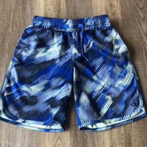 Gap Fit boys Blue and White Patterned Athletic Shorts